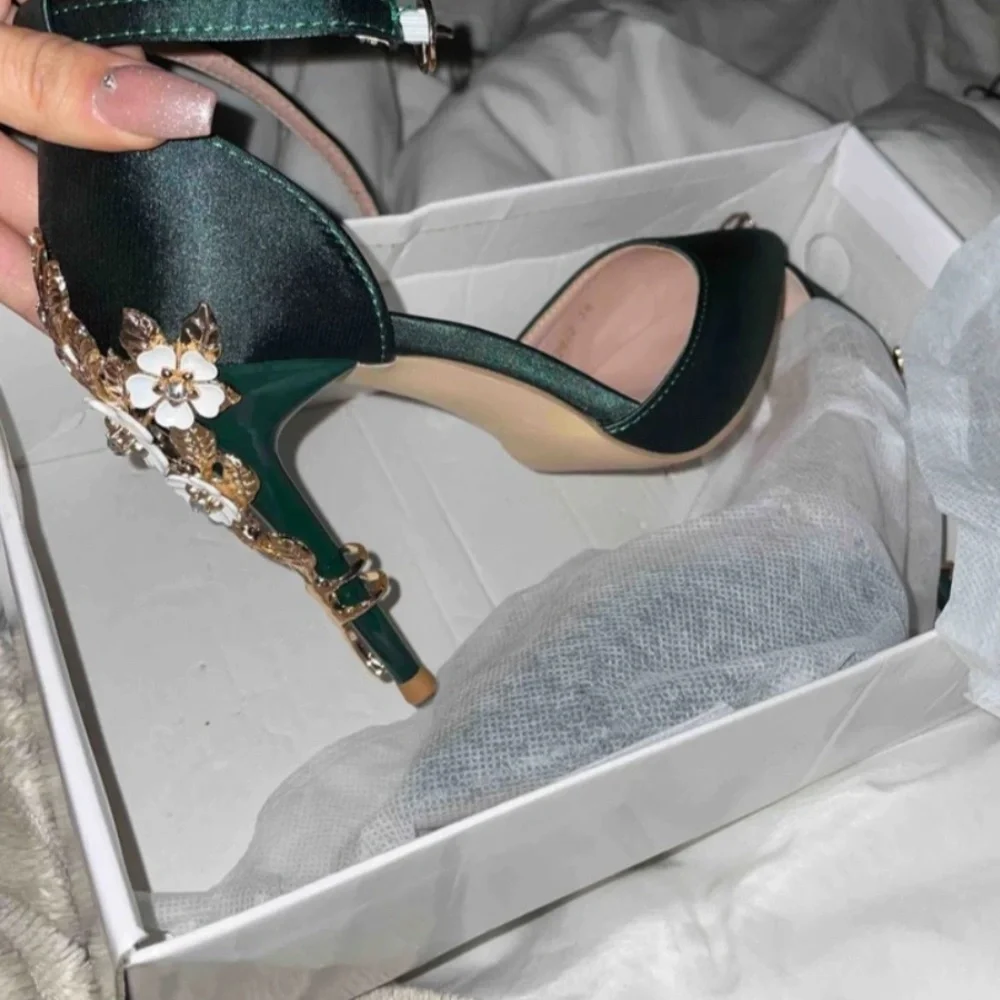 Rouge! Green Heels with Gold Floral Accent - Picture 9 of 16